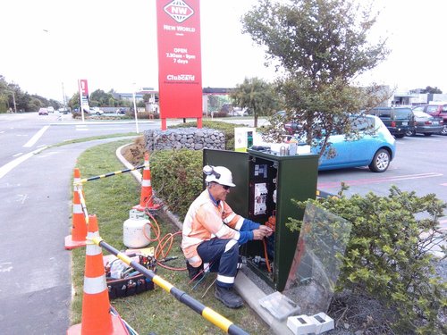 Dave hooking up the power at Lincoln